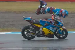 Moto2: Video,  Alex Marquez questo è il salvataggio del secolo!