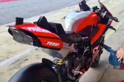 Superbike: Scott Redding, tante novità sulla Ducati V4 R (VIDEO)
