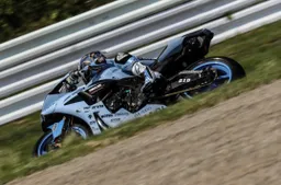 8h Suzuka, dopo 6h30: Yamaha pasticcia ai box, finale thrilling in vista