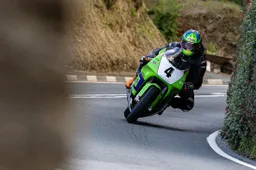 Tourist Trophy Classic: La Kawasaki 750 torna a caccia delle Ducati