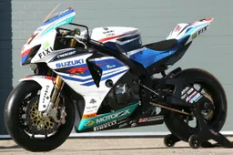 Superbike: svelati livrea e sponsor Crescent Suzuki per il 2012