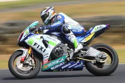 FIXI Crescent Suzuki prova un nuovo motore Yoshimura