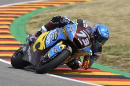 Moto2, Sachsenring: Alex Márquez vince e torna leader