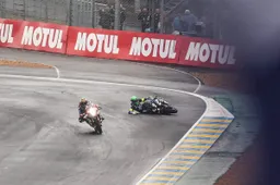 24h Motos Le Mans: partenza rocambolesca sotto la pioggia