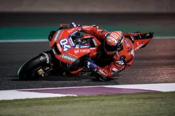 MotoGP, Qatar: Dovizioso vince di forza su Marquez