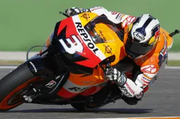 MotoGP Valencia Gara: Pedrosa vince su Rossi, KO Stoner