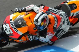 MotoGP: Dani Pedrosa cade a Motegi, frattura della clavicola