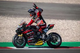 Superbike, Petrucci e il flusso carburante: la differenza coi piloti ufficiali