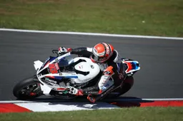 Danny Buchan riporta BMW alla vittoria nel British Superbike