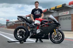 Danny Kent con MV Agusta al via del BSB British Superbike!