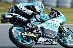 Moto3 Silverstone Warm Up: Kent con caduta