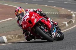 Vittorie anche per Cooper e Todd nelle prime gare delle North West 200