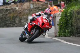 Finalmente Davey Todd: al TT 2024 prima vittoria tra le Superstock
