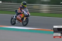 Red Bull Rookies Cup, Valencia-2: Gara 1, David Muñoz al fotofinish