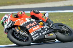 Superbike: ufficiale, Davide Giugliano non correrà in Australia