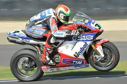 Superbike Mosca Qualifiche 1: tris Ducati, Giugliano 1°, Checa 2°