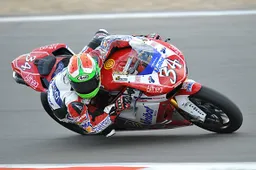 Superstock 1000 Nurburgring Qualifiche 2: Giugliano in pole