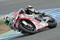 Superbike Jerez Qualifiche 2: Giugliano 1°, poker Aprilia