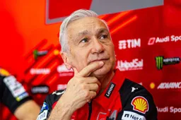 MotoGP, Davide Tardozzi: "Bagnaia non deve aver paura di Marquez"