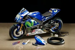 Ecco come montarsi a casa la Yamaha YZR-M1 di Valentino Rossi 