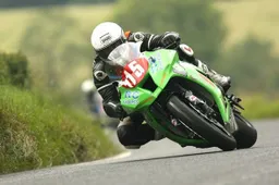 Dean Harrison nel Road Racing 2013 con il supporto di Kawasaki e MSS