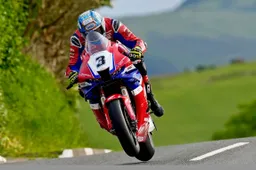 Tourist Trophy: Dean Harrison a tutto gas, parte la caccia ai record