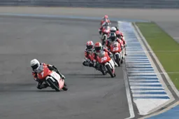 Asia Talent Cup Thailandia Gara 1 Deniz Oncu fa felice Sofuoglu