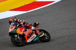 Moto3 Jerez, Prove 1: guizzo di Deniz Oncu, Filippo Farioli 8°