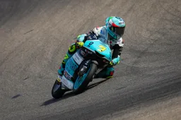 Moto3 Thai: Dennis Foggia scatenato, pole da record! Guevara insegue