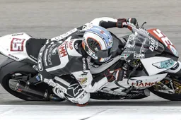 Superstock Donington De Rosa svetta nelle prime libere