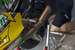 Moto3 Qatar, Prove 1: succede di tutto tra nuovi record, cadute... pioggia!