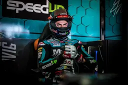 Moto2 GP Valencia, Prove 2: comanda Di Giannantonio, cade Bastianini