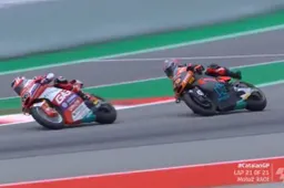 Moto2 Catalunya: Dixon di forza su Canet, Arbolino affonda