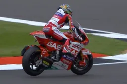 Moto2 Silverstone, Prove 2: Arbolino a rischio, "scossone" Dixon