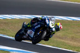 Superbike: Dominique Aegerter galvanizzato "Mi superano solo sul dritto"