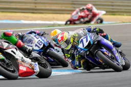 Supersport Estoril: Gara 2 che mischia! Ma la spunta il solito Aegerter