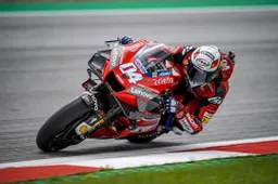 MotoGP, Stoner: "Ducati non può permettersi di perdere Dovizioso"