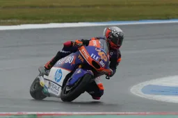 Moto2 Assen, Prove 2: Roberts 1°, Canet corre col sangue dal naso