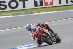 Supersport: QJ Motor pensa in grande, nuova moto per Tuuli e De Rosa