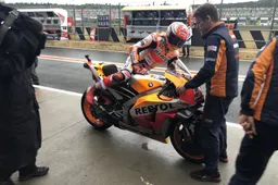 MotoGP Valencia, Prove 1: Marc Marquez precede le Ducati sul bagnato