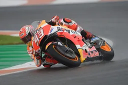 MotoGP Valencia, Warm Up: Marc Marquez chiude al comando