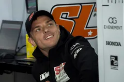 Moto2: Sam Lowes "Io e molte persone della squadra senza stipendio"