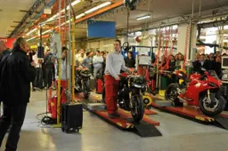 Ducati 1199 Panigale, iniziata la produzione