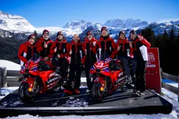 In gara sugli sci contro i  campioni Ducati Corse: ecco com'è andata (video)