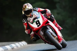 Tourist Trophy Classic: Le Ducati d'annata vanno già fortissimo