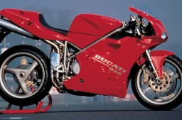 Ducati 916: dal debutto al dominio in Superbike, la storia di un mito