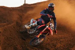 Ducati Desmo450 MX a tutto test con Seewer e Guadagnini