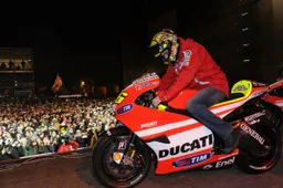 MotoGP: quasi in 40 mila a Bologna per Rossi e la Ducati