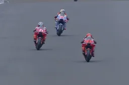 MotoGP Motegi: Acosta la butta via, Bagnaia trionfo Sprint