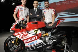 Superbike: presentato il team ufficiale Ducati 2014